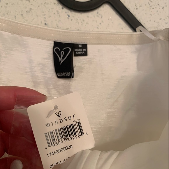 White dress with bow on the back - Picture 3 of 3